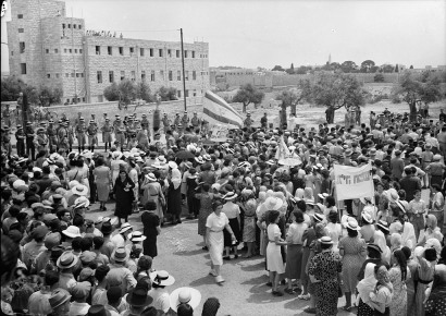 Jewish protest outside government house